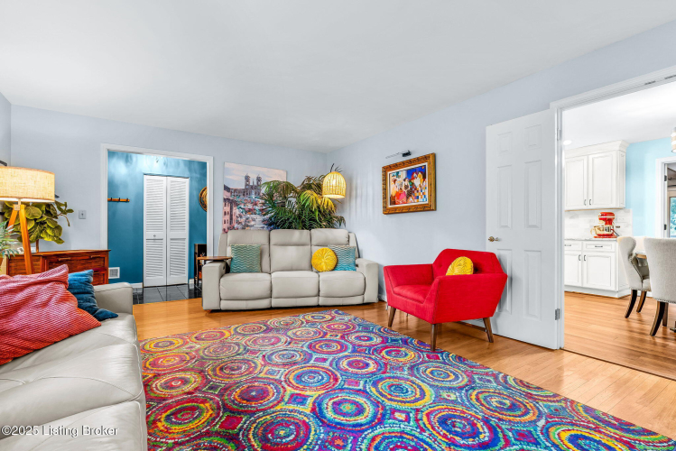 Listing Image 7