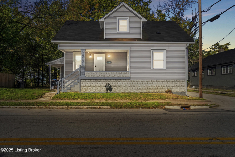 Listing Image 4