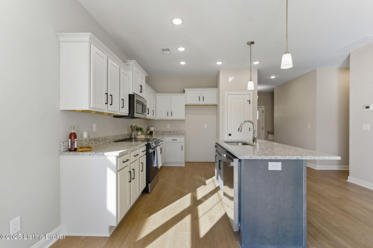 Listing Image 14
