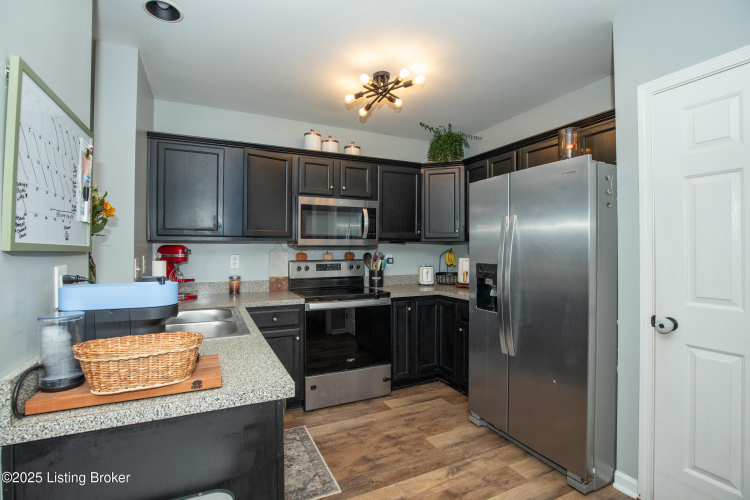 Listing Image 11
