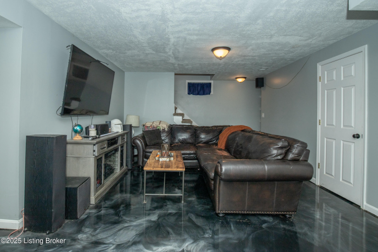 Listing Image 38