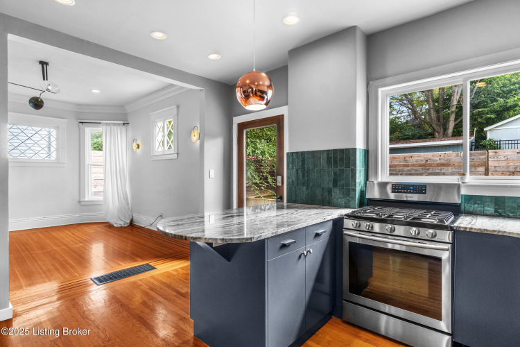 Listing Image 14