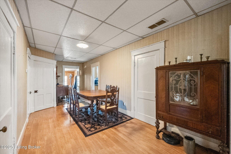 Listing Image 17