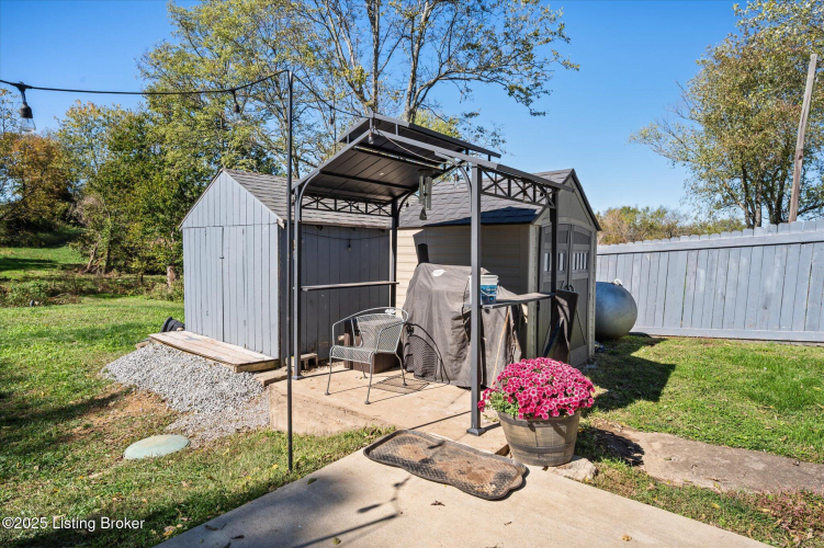Listing Image 9