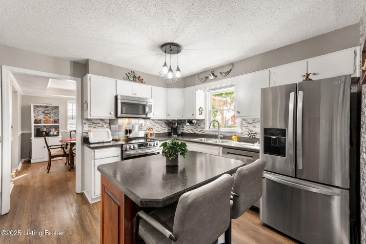 Listing Image 11