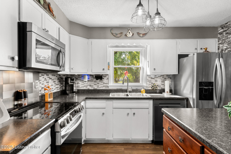 Listing Image 12