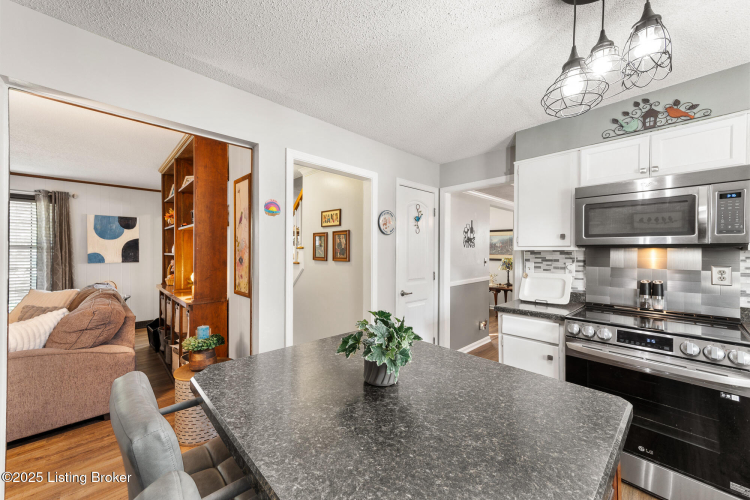 Listing Image 14