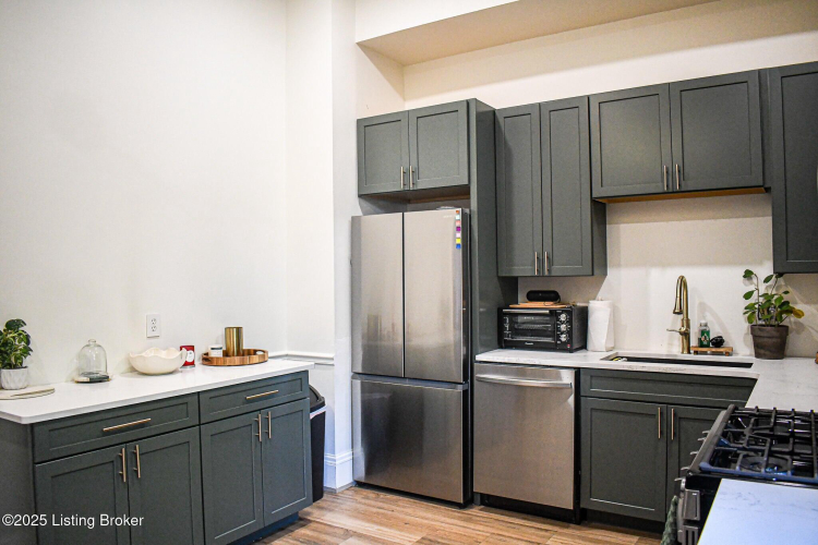 Listing Image 10