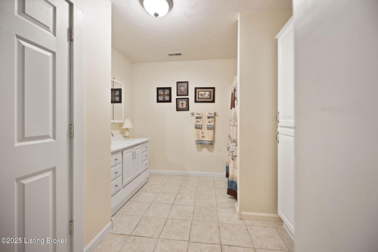 Listing Image 102