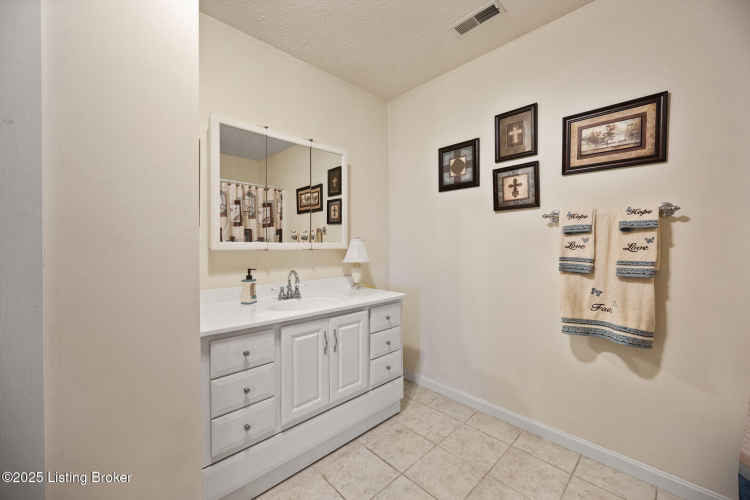 Listing Image 104