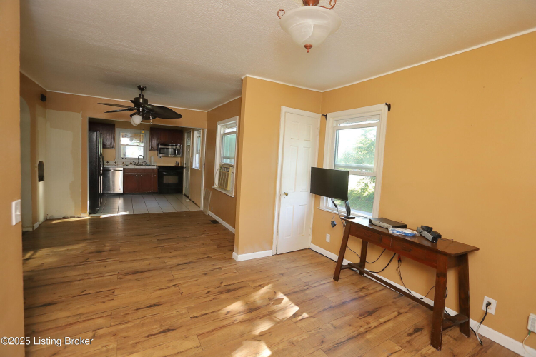 Listing Image 17