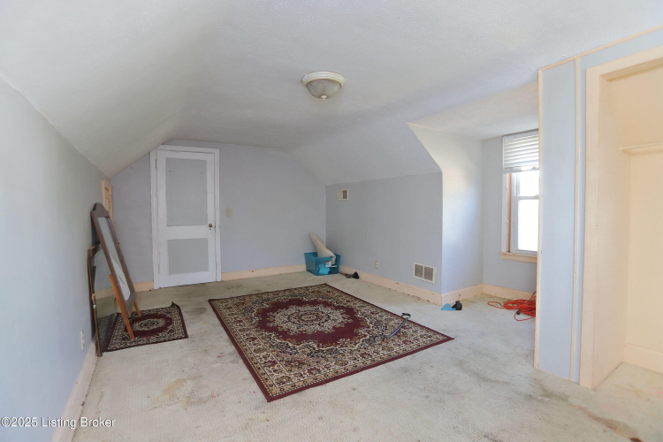 Listing Image 30