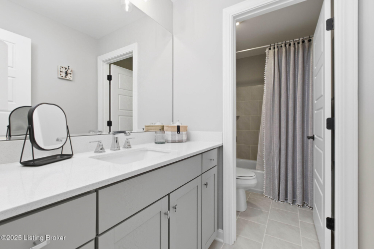 Listing Image 38