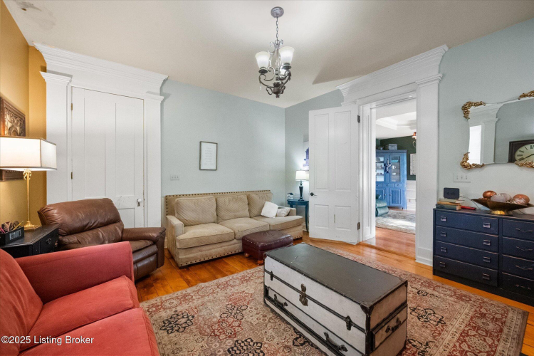 Listing Image 16