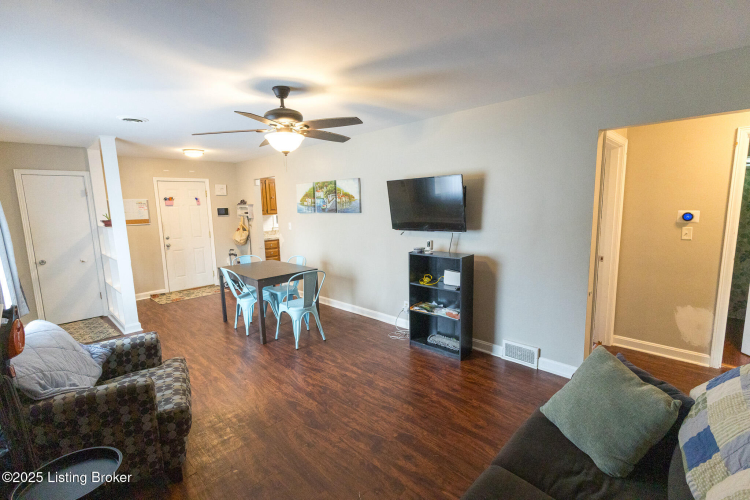 Listing Image 10