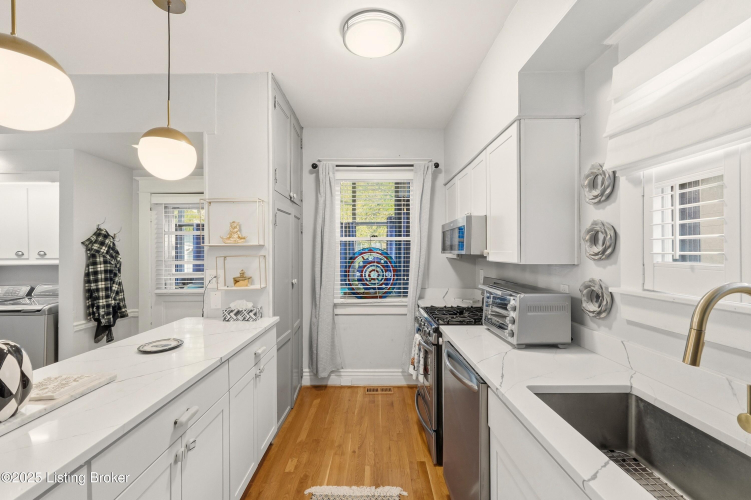 Listing Image 15