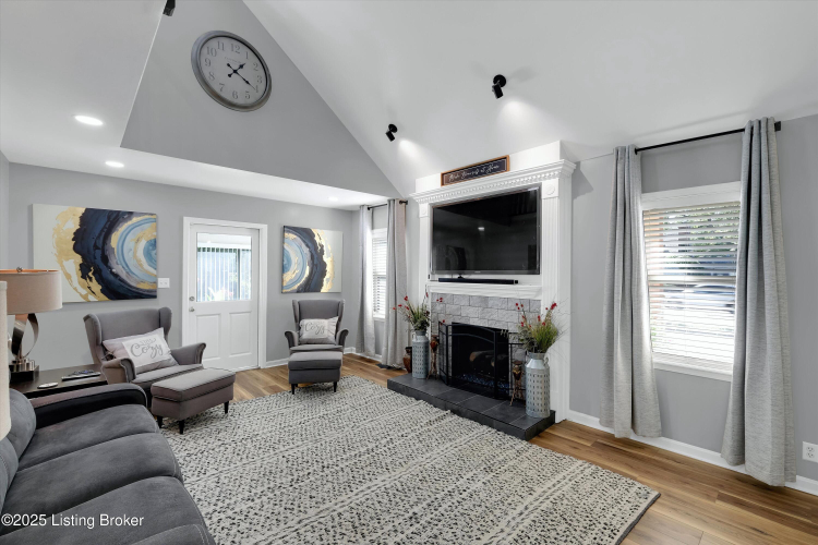 Listing Image 9