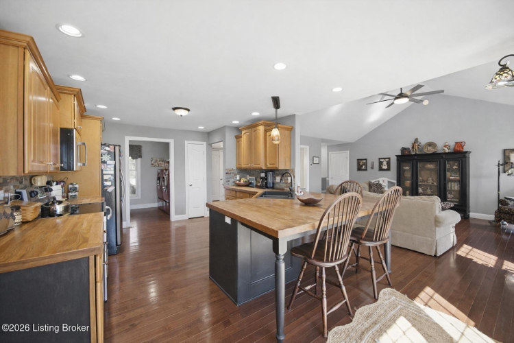 Listing Image 12