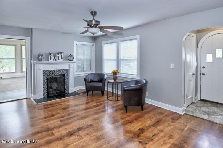 Listing Image 6