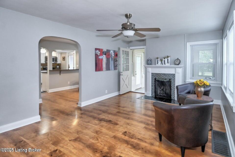 Listing Image 7