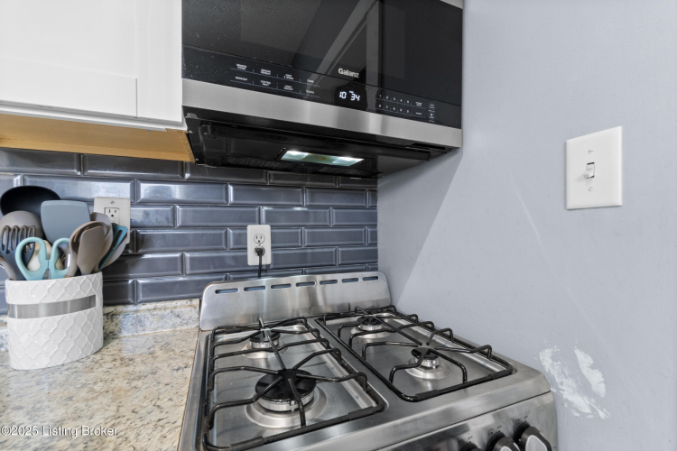 Listing Image 12