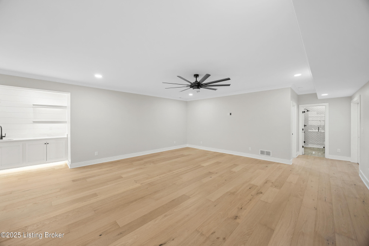 Listing Image 64