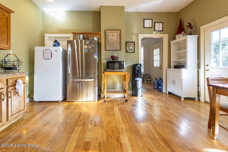 Listing Image 5