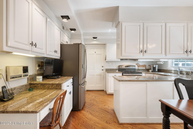 Listing Image 11