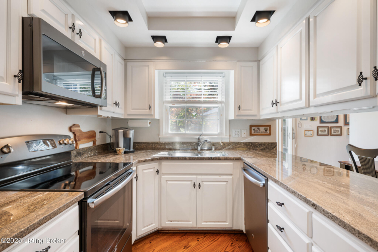 Listing Image 10
