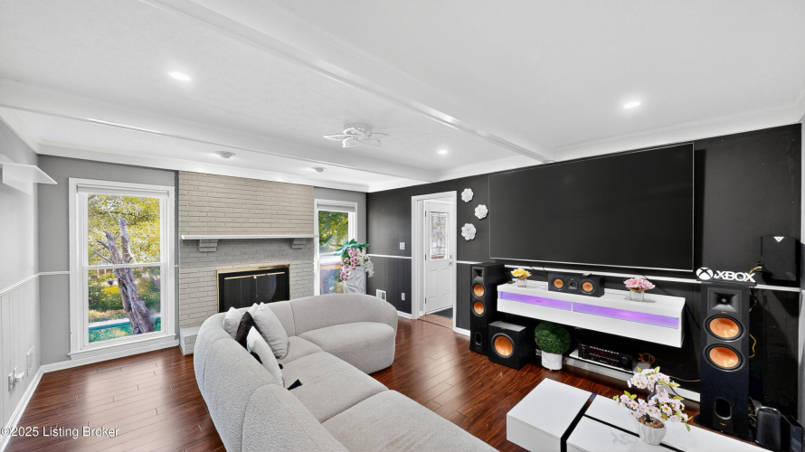 Listing Image 10