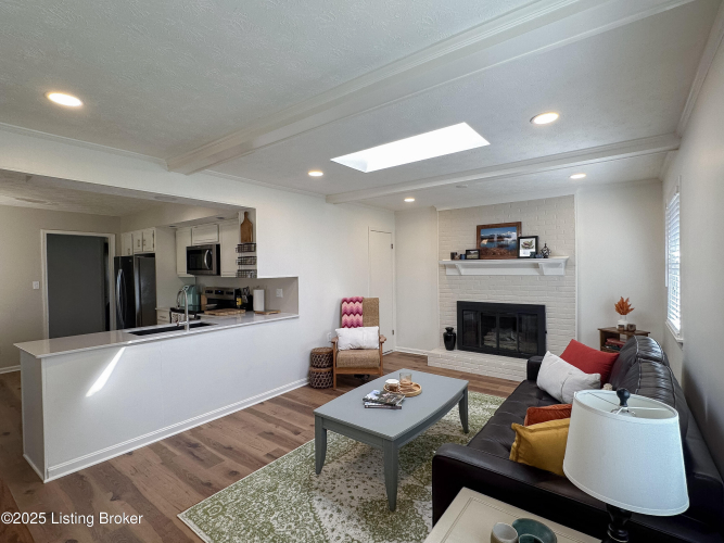 Listing Image 14