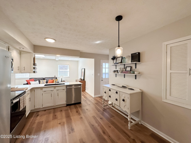 Listing Image 19