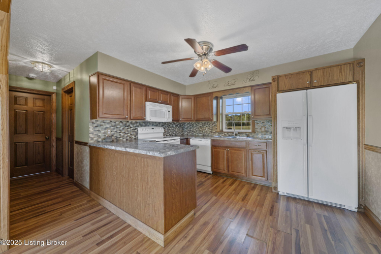 Listing Image 16