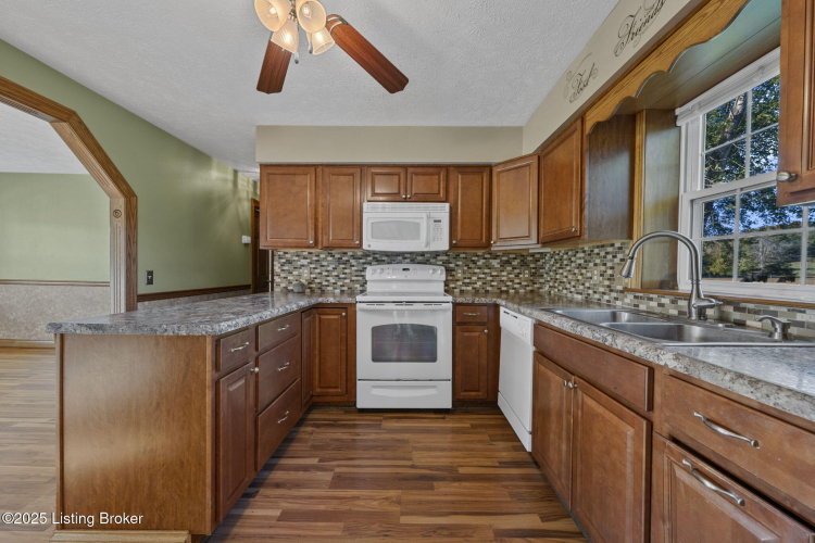 Listing Image 17
