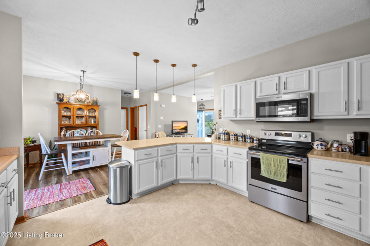Listing Image 12