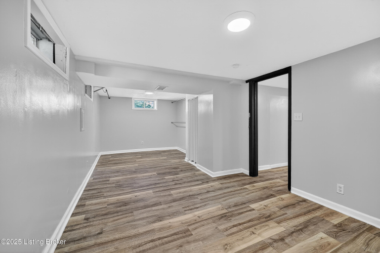Listing Image 53