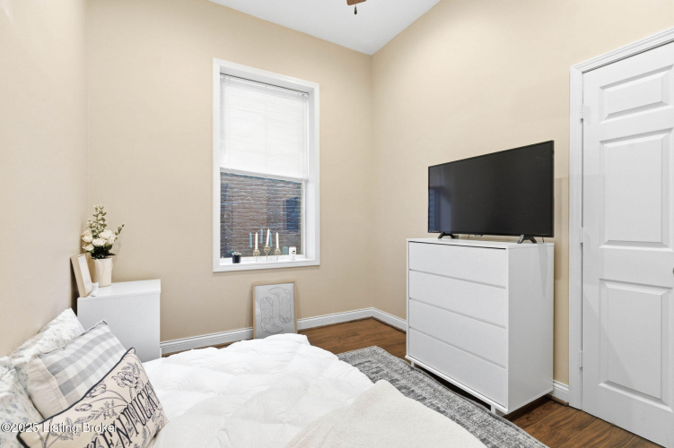 Listing Image 20