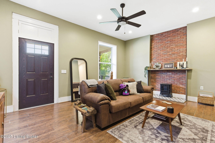 Listing Image 5