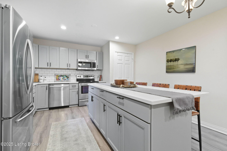 Listing Image 9