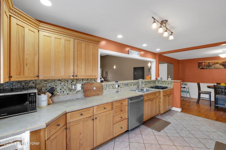 Listing Image 15