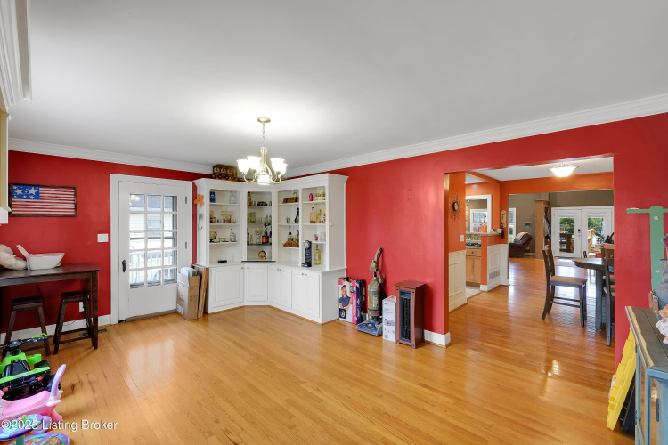 Listing Image 8