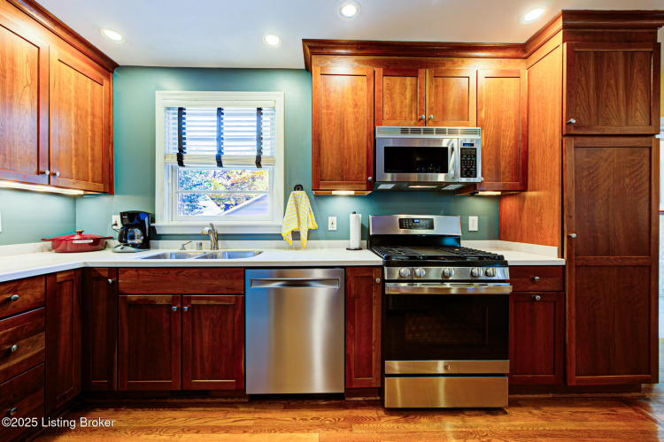 Listing Image 11