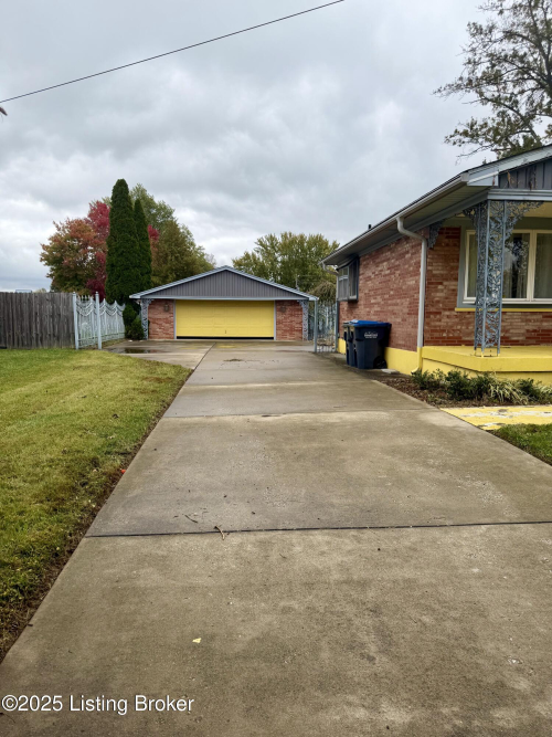 Listing Image 4