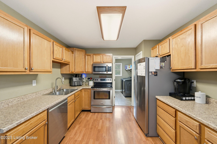 Listing Image 12
