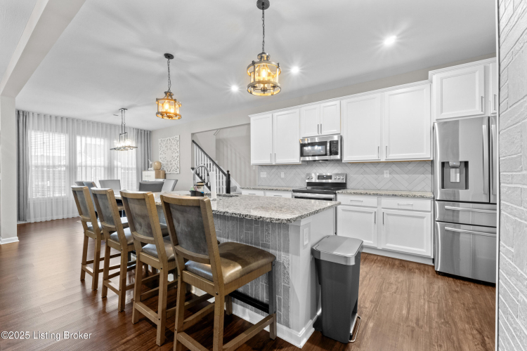 Listing Image 11