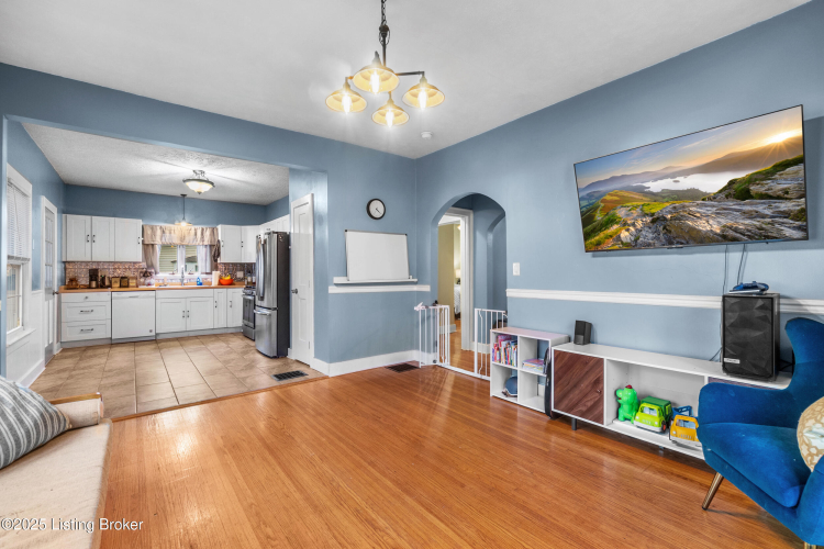 Listing Image 14