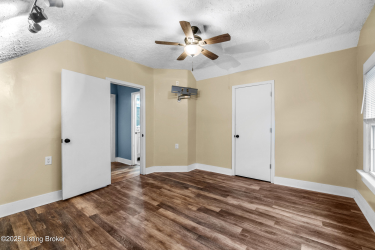 Listing Image 24