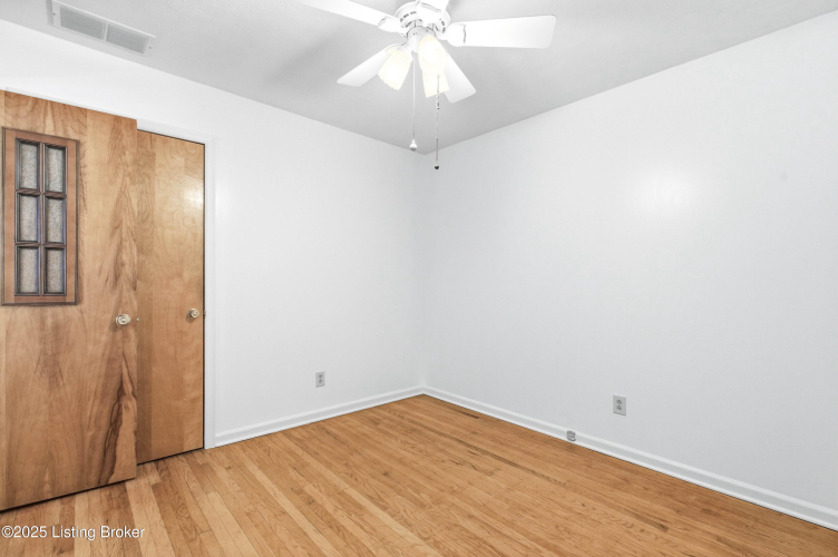Listing Image 28