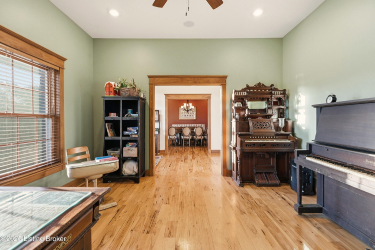 Listing Image 23