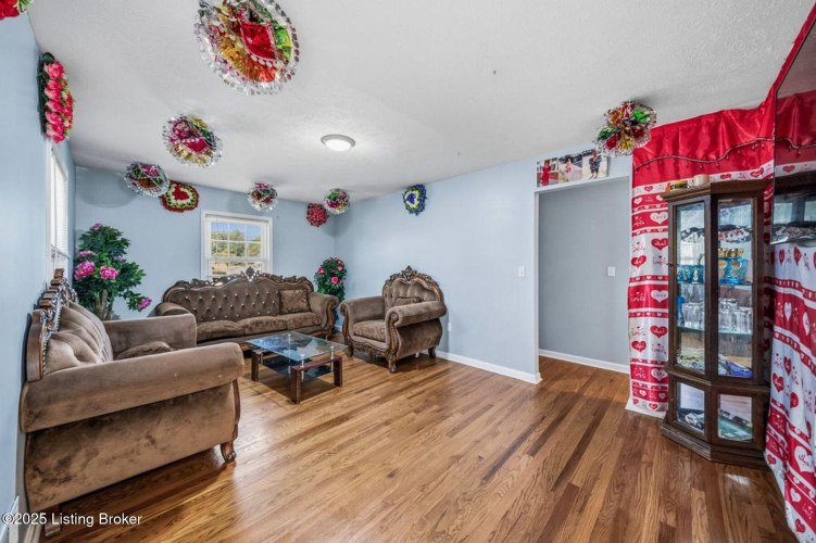 Listing Image 7